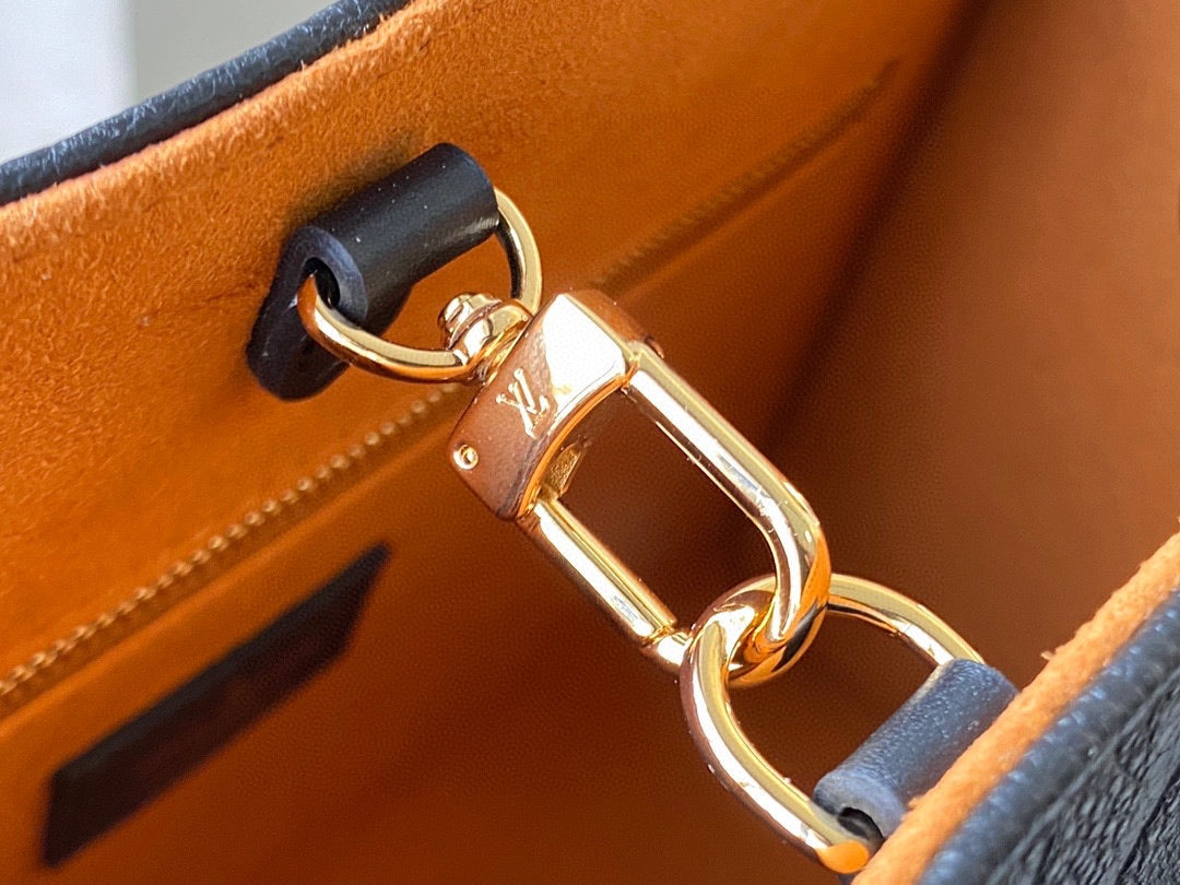 Bicolor handbag