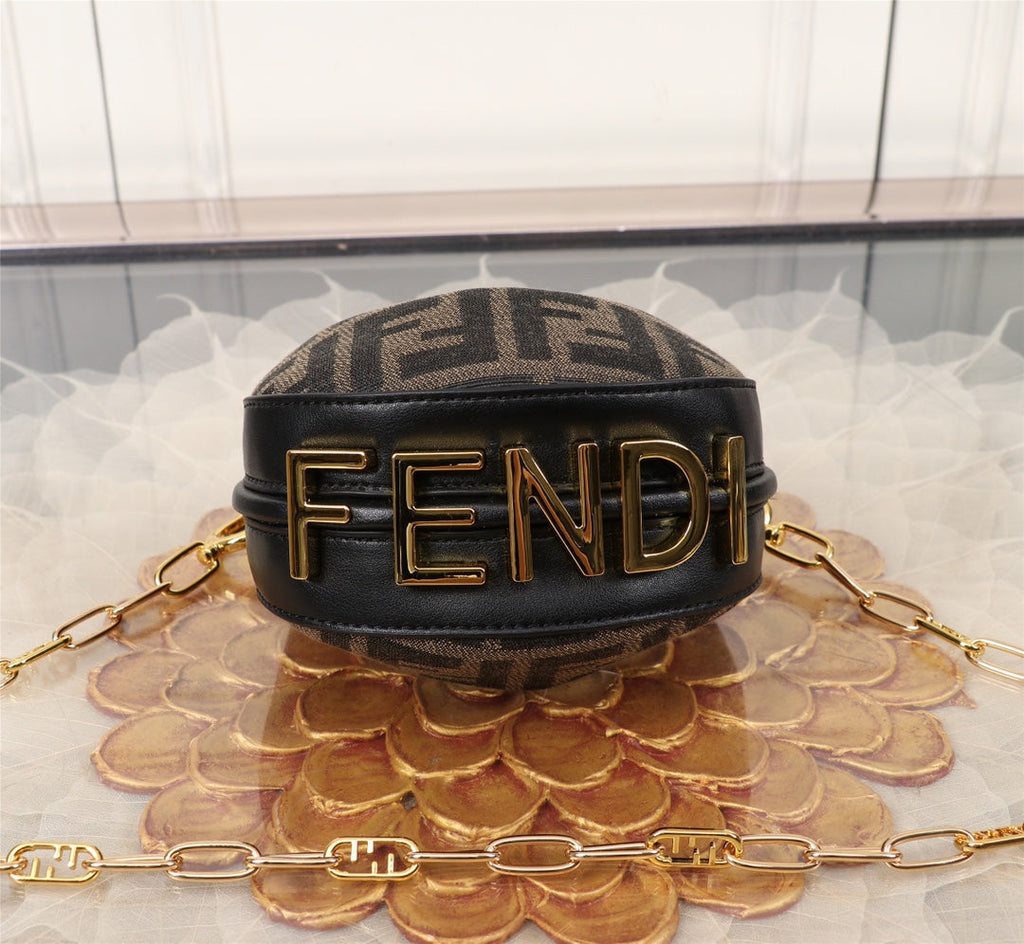 F e n d i moon 16.5 x 14 x 5 cm